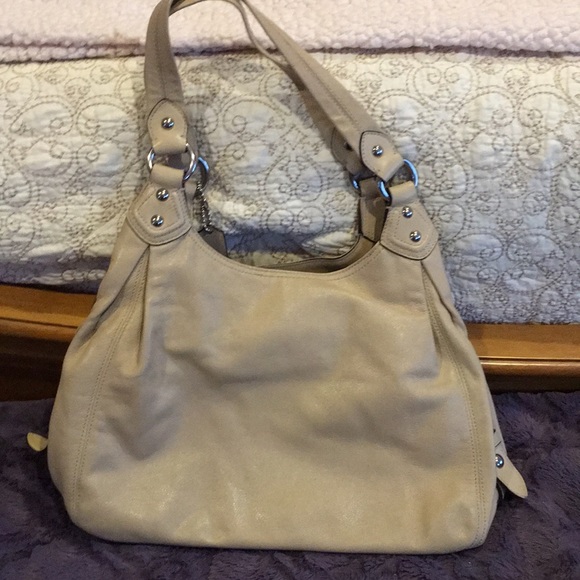 Authentic pebble leather coach handbag. - Picture 5 of 7